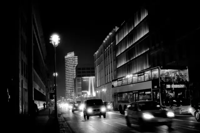 Berlin bei Nacht — S-Bahn-Gleise